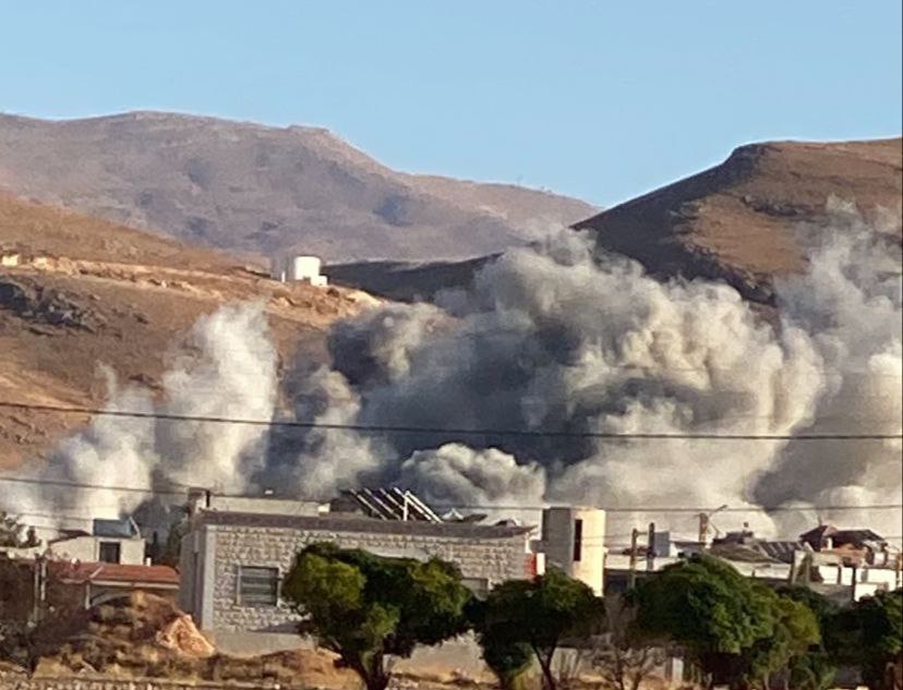 غارة للاحتلال تستهدف بلدة دورس قرب مستشفى دار الأمل الجامعي،…