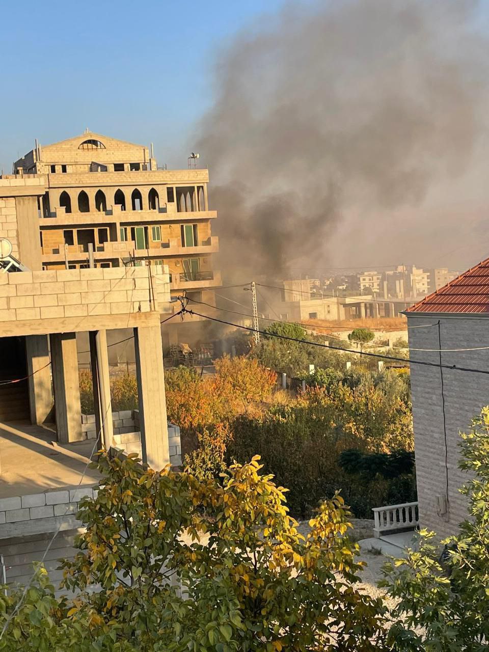 غارة صهيونية تستهدف منزلًا في منطقة تعلبايا في البقاع الأوسط…