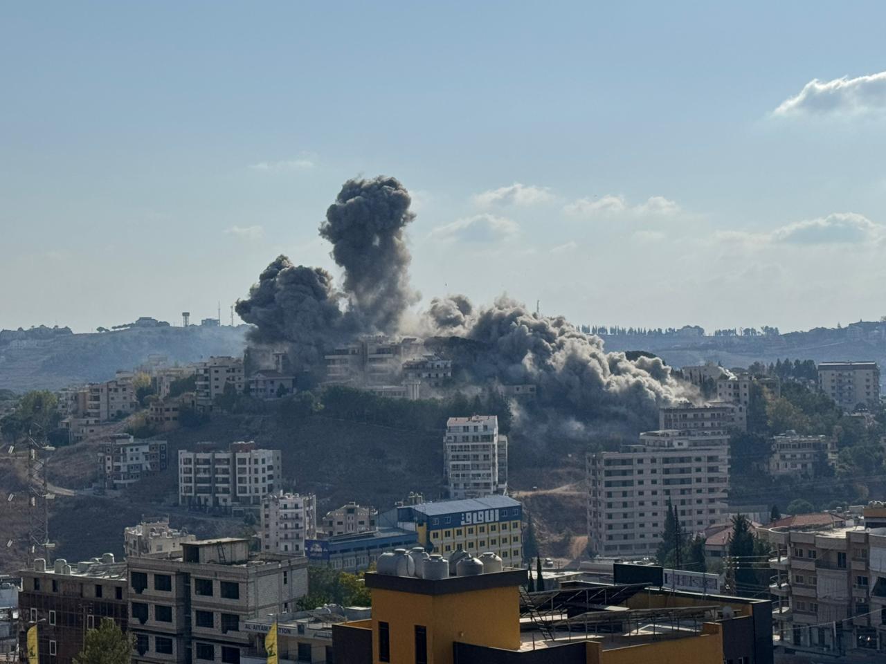 🚨من الغارات التي استهدفت حي الراهبات في مدينة النبطية