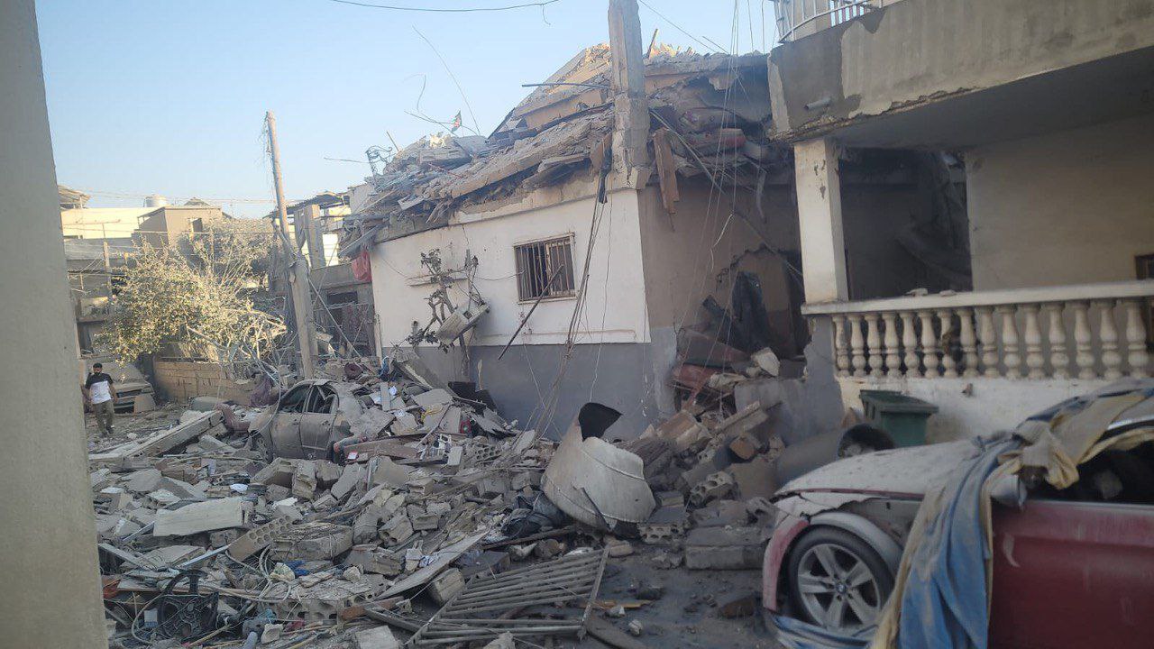 آثار الدمار جرّاء قصف طيران الاحتلال منطقة الزراعة بالقرب من…