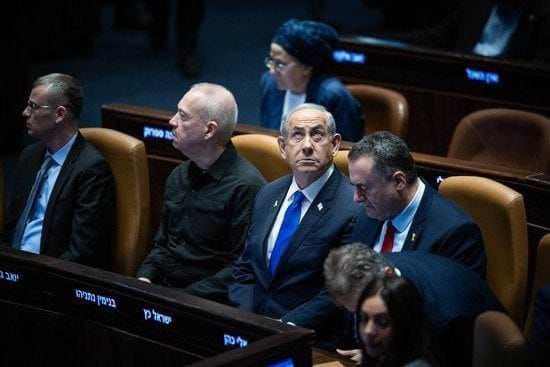 صورة متداول: 
 قنوات عبرية التقطت صورة لنتنياهو في الكنيست…