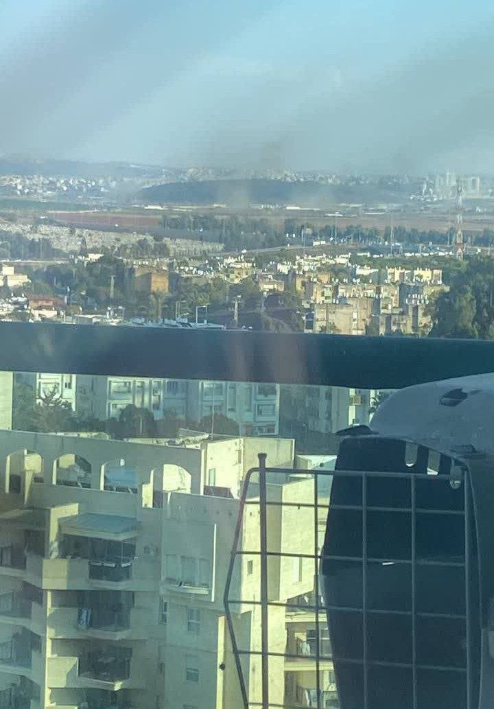 وسائل إعلام عبرية:  سقوط صاروخ عند تقاطع شرقي حيفا…