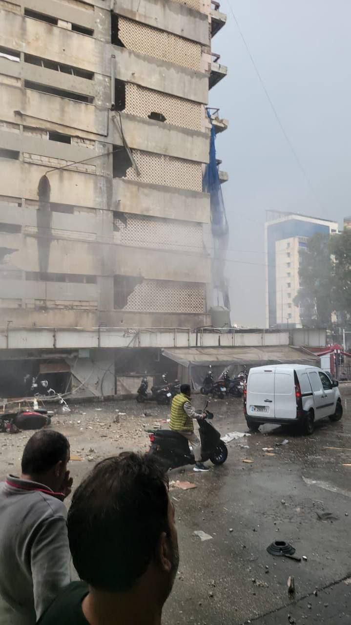 الغارة الصهيونية استهدفت مبنى عند تقاطع غاليري سمعان في الضاحية…