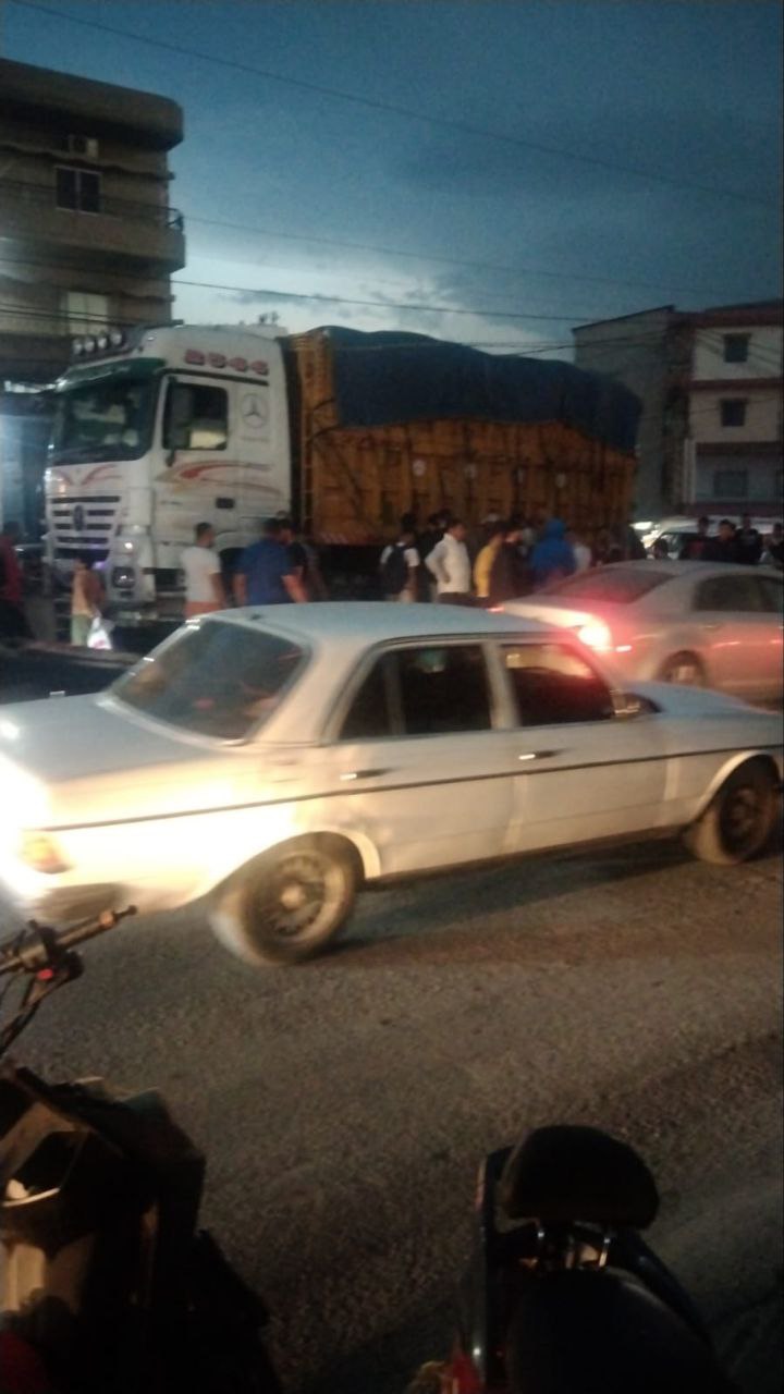 حادث سير بين شاحنة ودراجة نارية على أوتوستراد المنية بحنين
نتج…