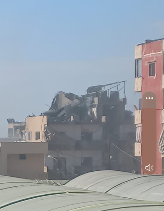 إصابات جراء استهداف الاحتلال شقة سكنية في بلدة الجية قضاء…