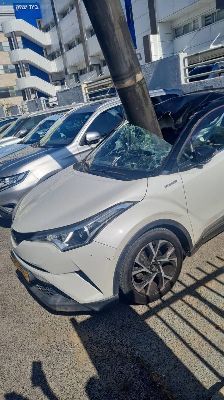 مصادر عبرية: سقوط صاروخ بشكل مباشر على سيارة في “رعنانا”…