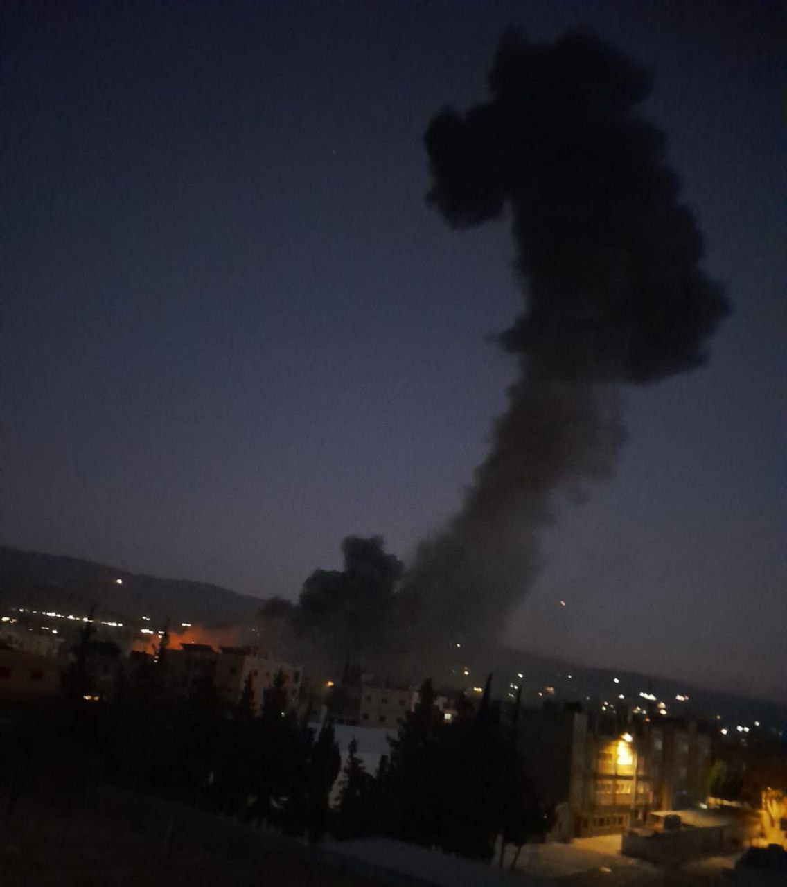 الاحتلال يشنّ غارتين على مدينة بعلبك