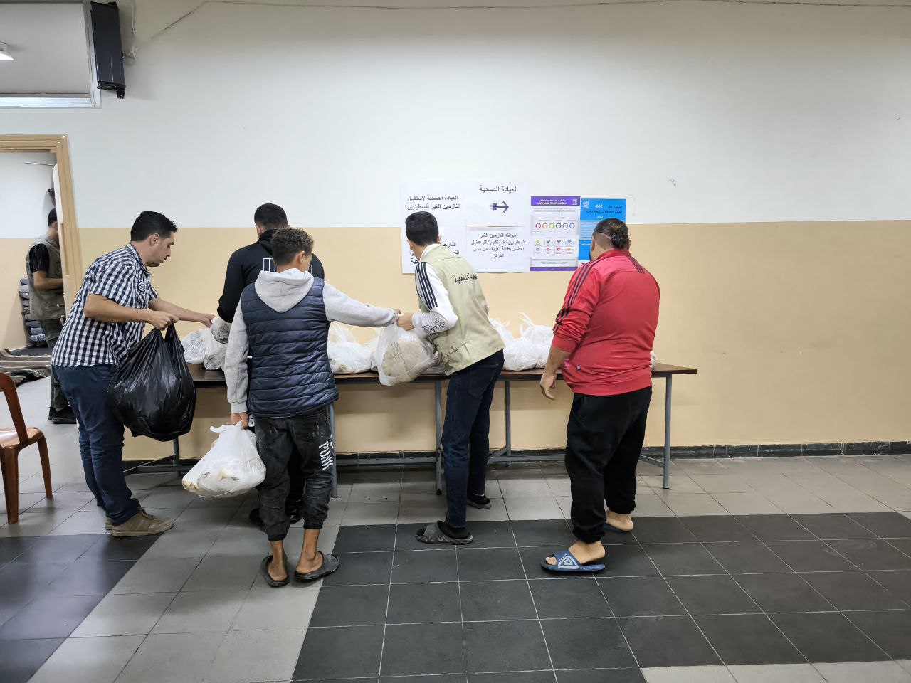 نشطاء يقدمون العشاء للنازحين عن روح شهداء فلسطين ولبنان

قدَّم نشطاء…