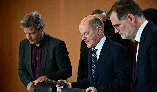 أزمة سياسية في ألمانيا بعد انهيار الائتلاف الحكومي للمستشار أولاف…