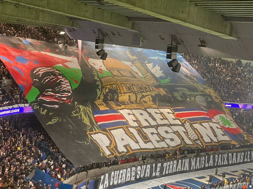 صورة متداولة || جماهير نادي باريس سان جيرمان ترفع لافتة…