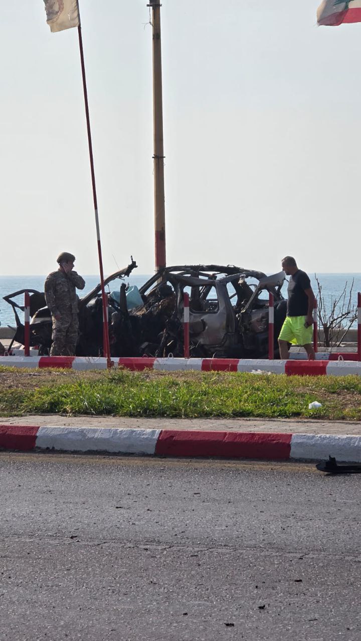 السيارة التي استهدفها الاحتلال في منطقة الأولي شمال مدينة صيدا،…