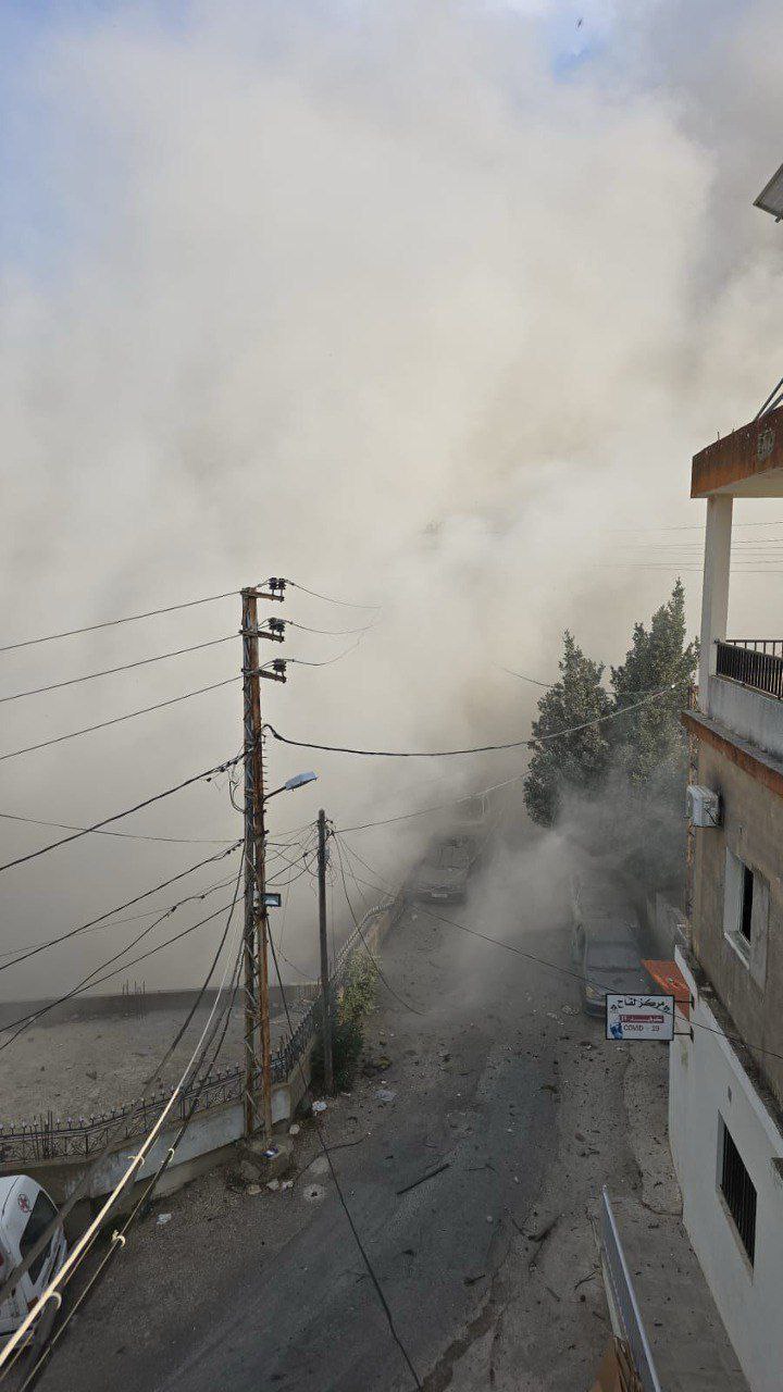 غارات صهيونية تستهدف بلدة تبنين جنوبي لبنان، وإحدى الغارات استهدفت…