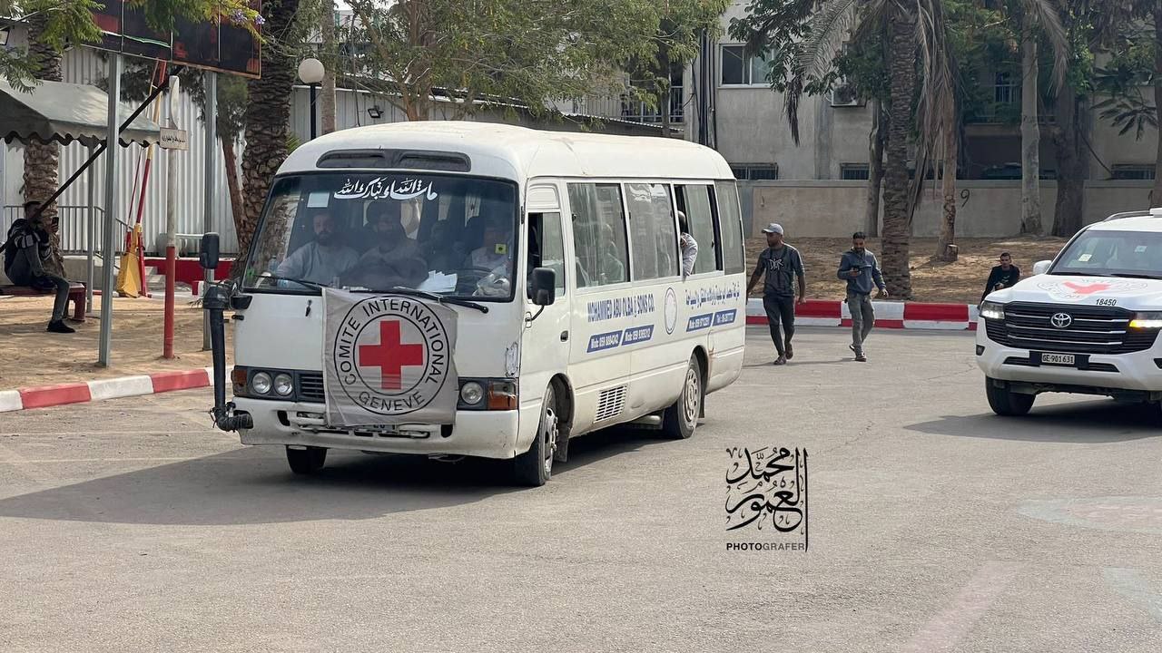 مصادر محلية: الاحتلال الإسرائيلي يفرج عن 20 أسيراً من سجون…