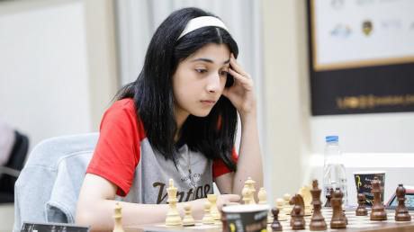 تُوجت لاعبة الشطرنج الفلسطينية إيمان صوان (17 سنة) بالميدالية الذهبية…