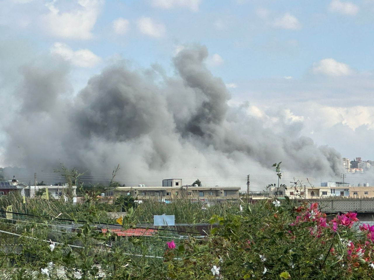 غارة صهيونية تستهدف محيط مخيم الرشيدية قضاء مدينة صور جنوبي…