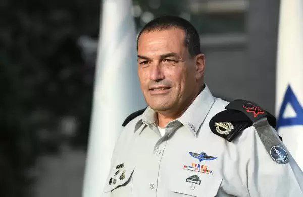 مصادر عبرية: مدير عام وزارة جيش حرب الاحتلال الإسرائيلي “إيال…