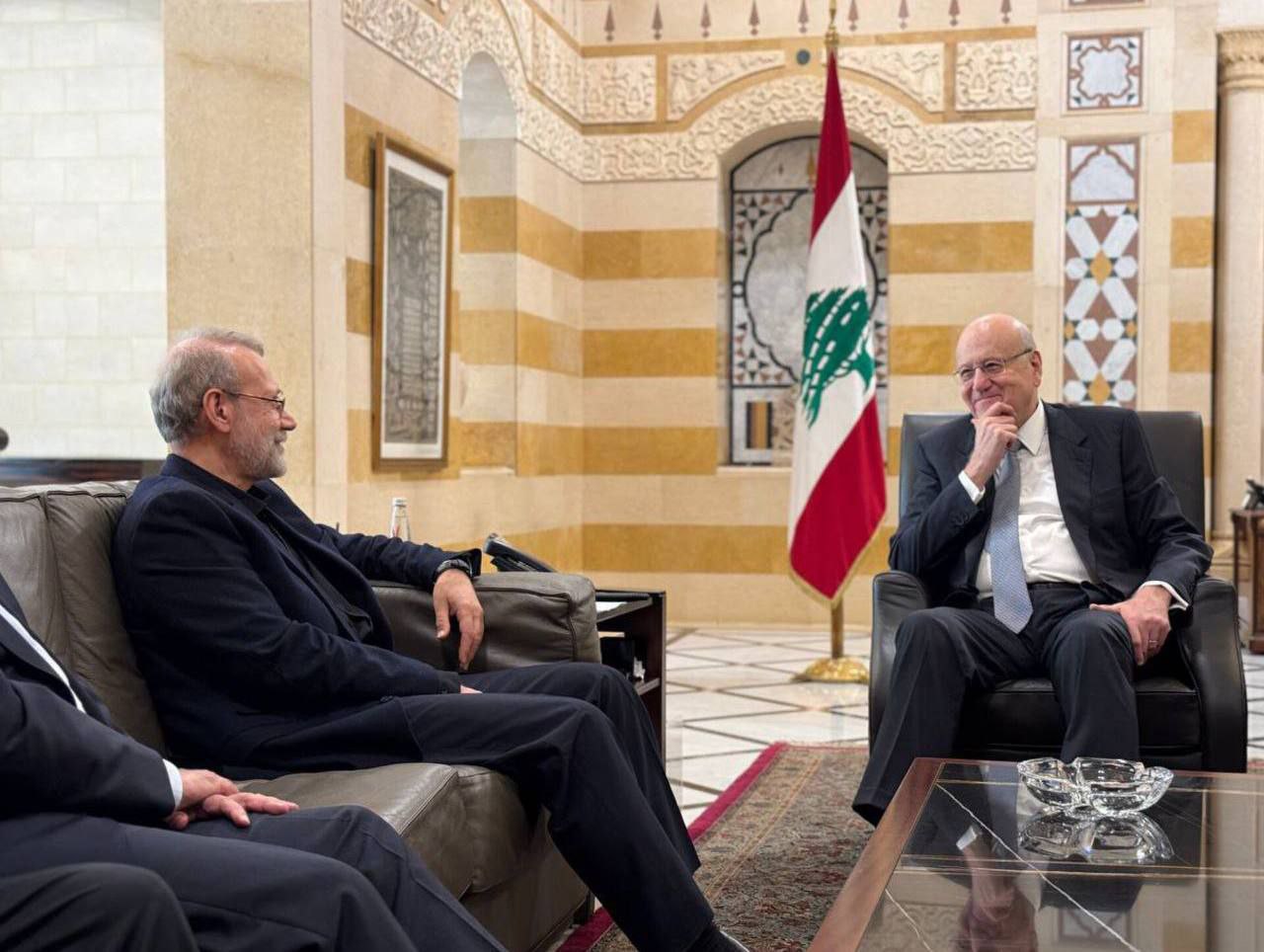 رئيس الوزراء اللبناني ميقاتي خلال اجتماعه بكبير مستشاري المرشد الأعلى…