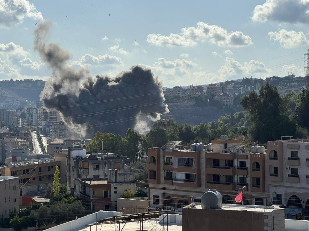 طيران الاحتلال يشنّ غارة عنيفة على مدينة النبطية جنوبي لبنان