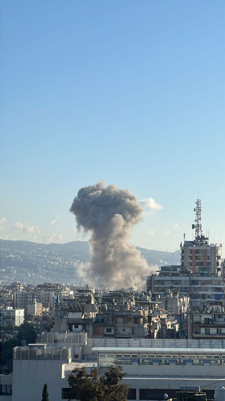 غارة صهيونية عنيفة جداً استهدفت حارة حريك بجانب المجلس الشيعي…