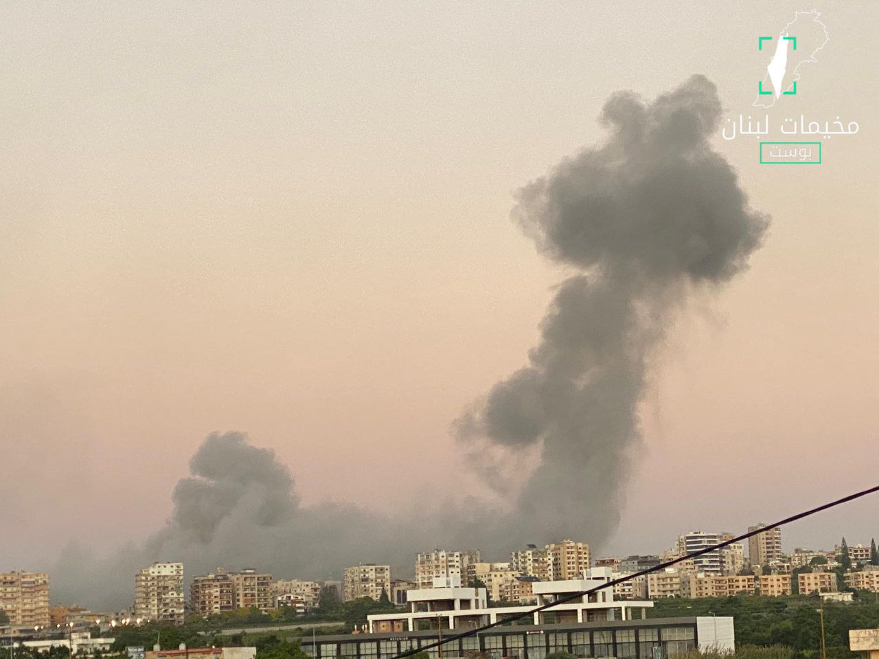 أعمدة الدخان لازالت تتصاعد من مدينة صور جنوبي لبنان بعد…