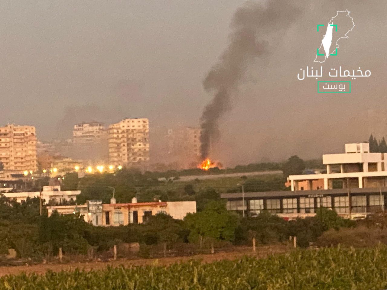 أعمدة الدخان لازالت تتصاعد من مدينة صور جنوبي لبنان بعد…