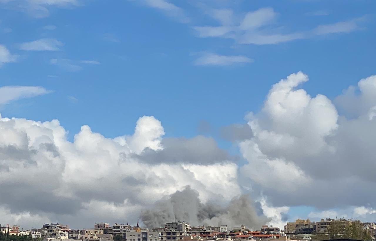 غارة صهيونية عنيفة تستهدف بلدة البرج الشمالي قضاء مدينة صور…