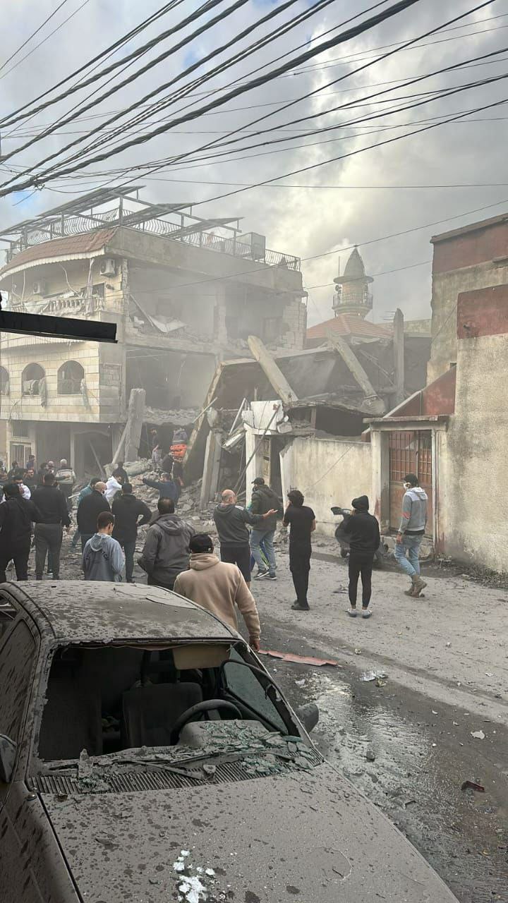 دمار كبير، جرّاء قصف الاحتلال منزلاً في ساحة بلدة معركة…