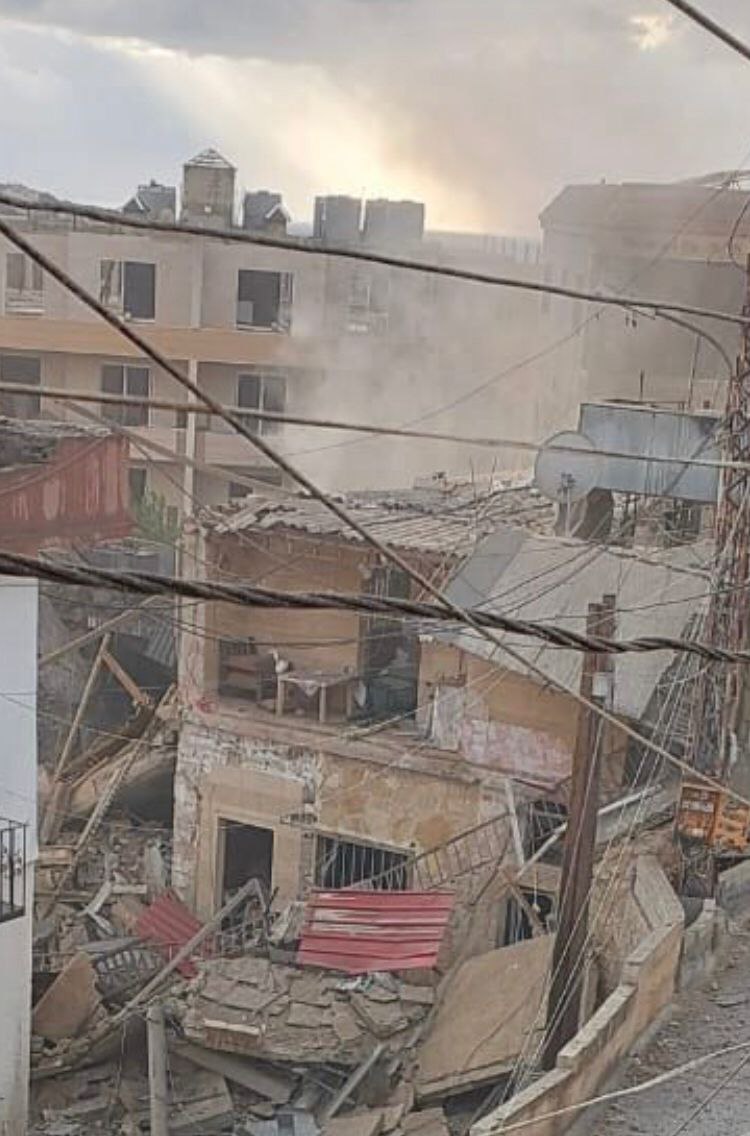 المنزل الذي استهدفته غارات الاحتلال الصهيونية في بلدة طورا قضاء…