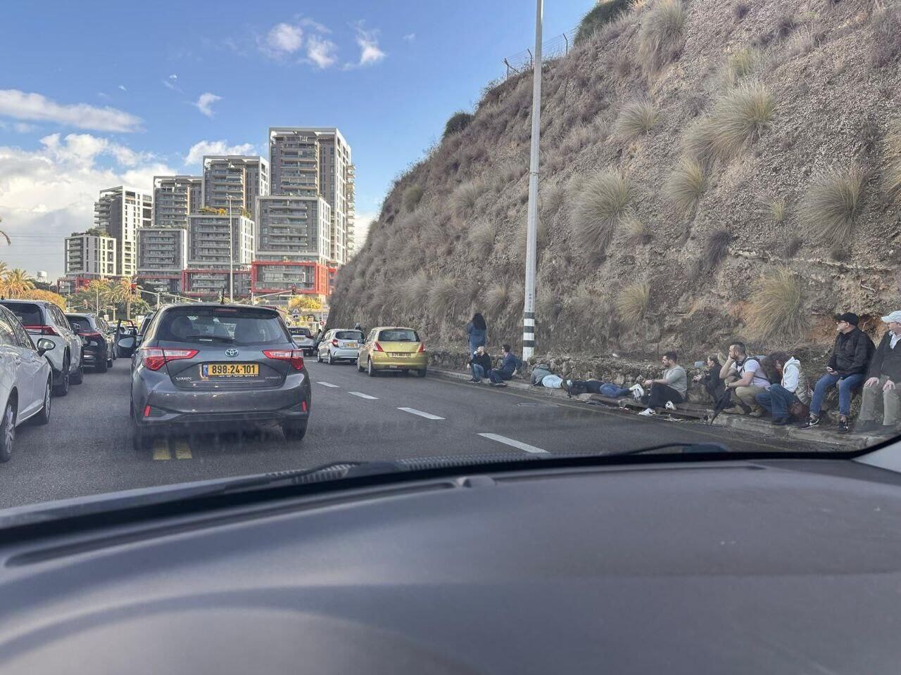 مصادر عبرية : اختباء المستوطنين قرب “هرتسيليا” شمال “تل أبيب”،…