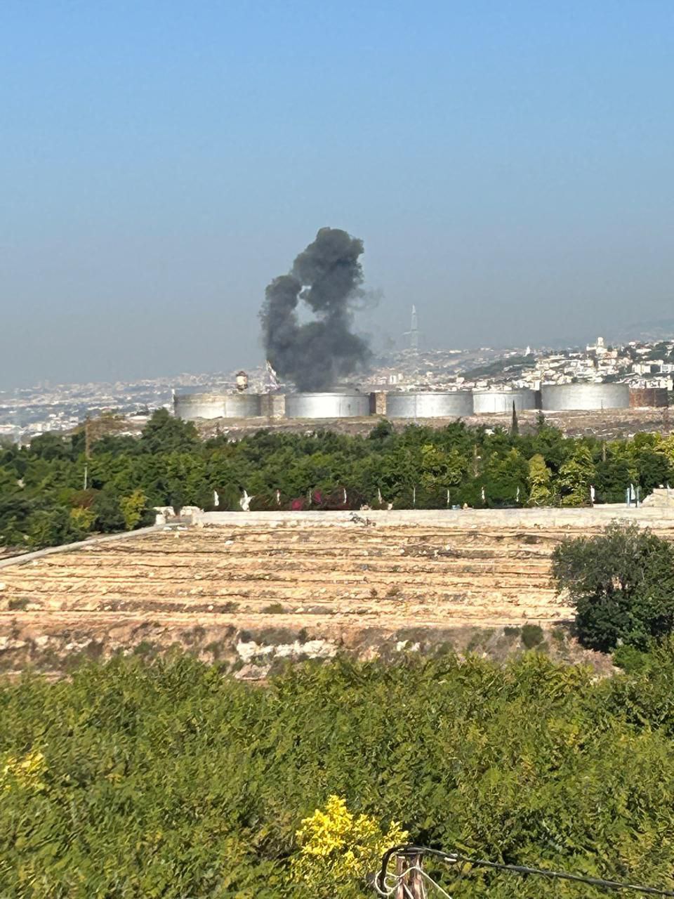 طيران الاحتلال يشنّ غارة تستهدف بلدة الزهراني قضاء مدينة صيدا…