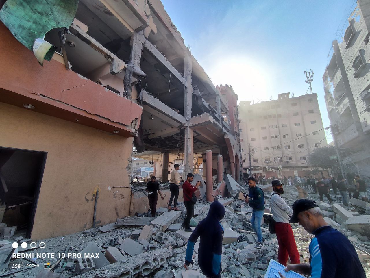 الاحتلال يدمر مسجد الفاروق في مخيم النصيرات وسط قطاع غزة…