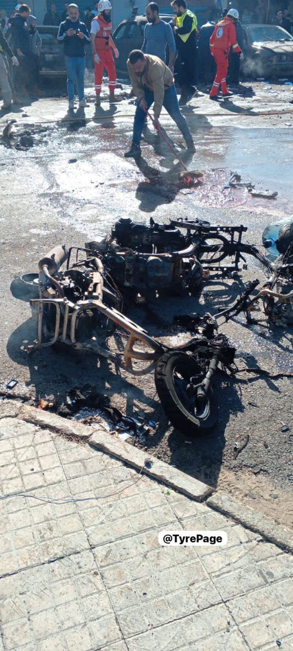 الدراجة النارية المستهدفة على طريق البص بالقرب من مخيم البص…