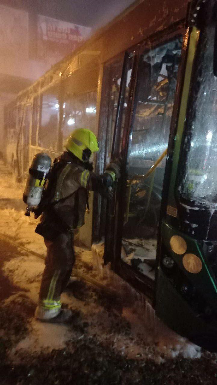 من مكان سقوط صاروخ أطلق من لبنان على المحطة المركزية…