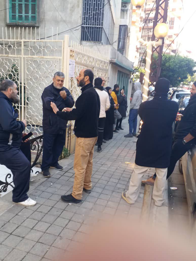 أغلقت عائلات من مخيم نهر البارد، مكتب الأونروا الرئيسي في…