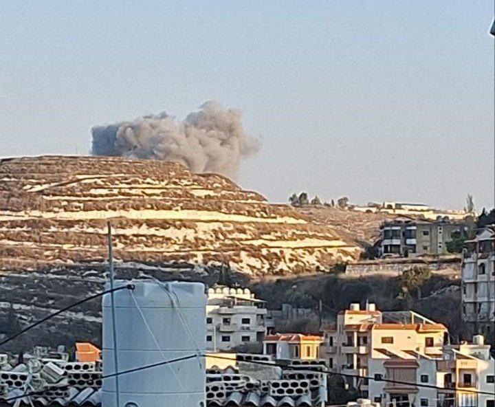 مجدداً … طيران الاحتلال الإسرائيلي يشن غارة على منطقة تبنا…