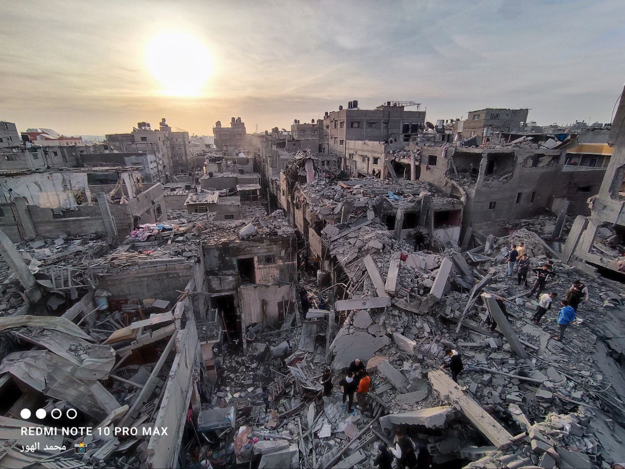 آثار الدمار الهائل الذي خلفه الاحتلال الإسرائيلي عقب  استهدافه…