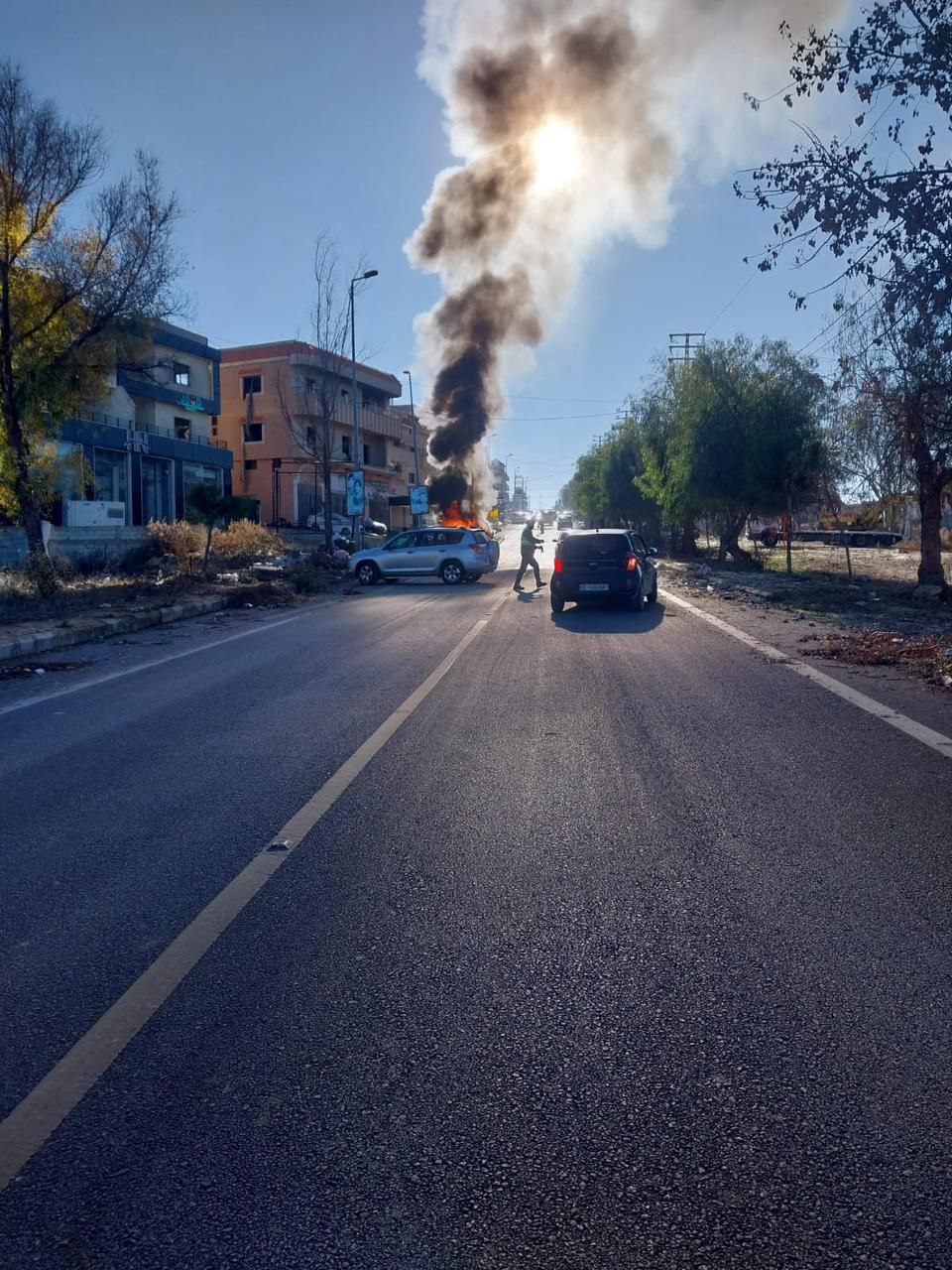 استشهاد مواطن وجرح آخرين بينهم عسكريون جراء غارة من مسيّرة…