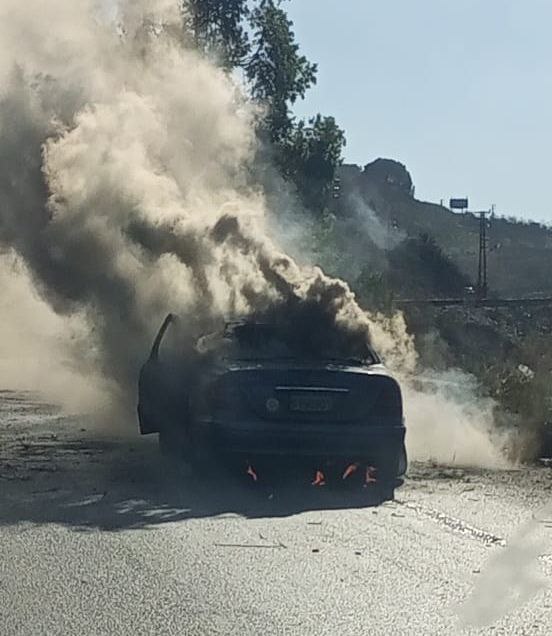 مراسل المنار : مسيّرة صهيونية تستهدف سيارة على طريق الخردلي…