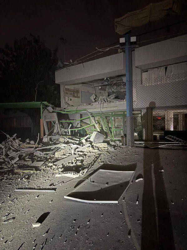 إعلام عبري : سقوط أجزاء صواريخ اعتراضية في ساحة مبنى…