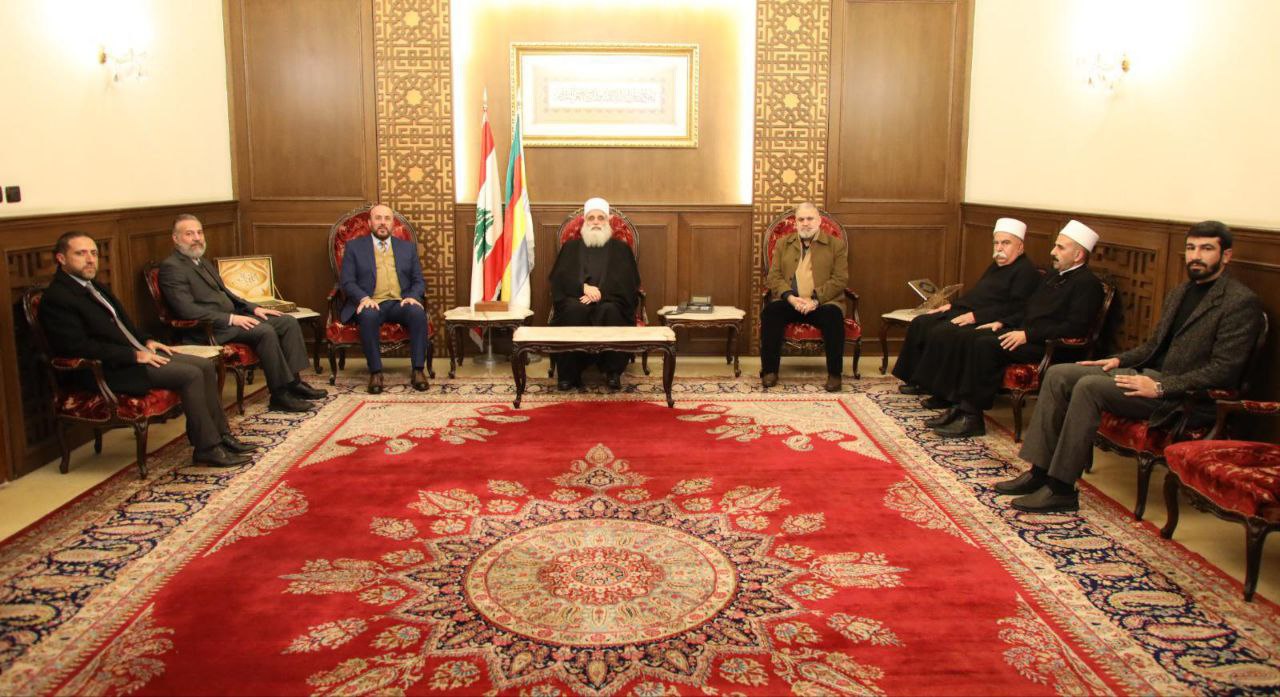 شيخ عقل طائفة الموحدين اثناء لقاءه بممثل حركة حماس
“أطماع الكيان…