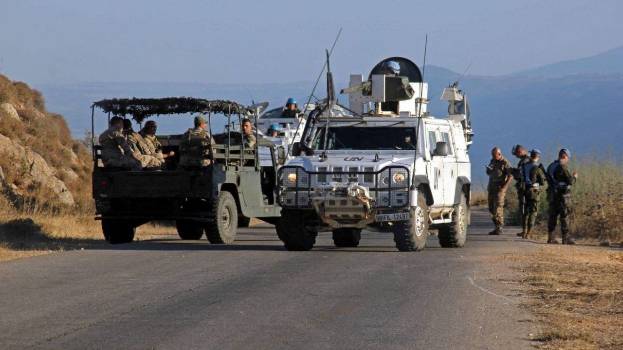 🔴 مراسلة صحيفة “الأخبار” اللبنانية:

قافلة مشتركة من الجيش اللبناني و”اليونيفيل”…