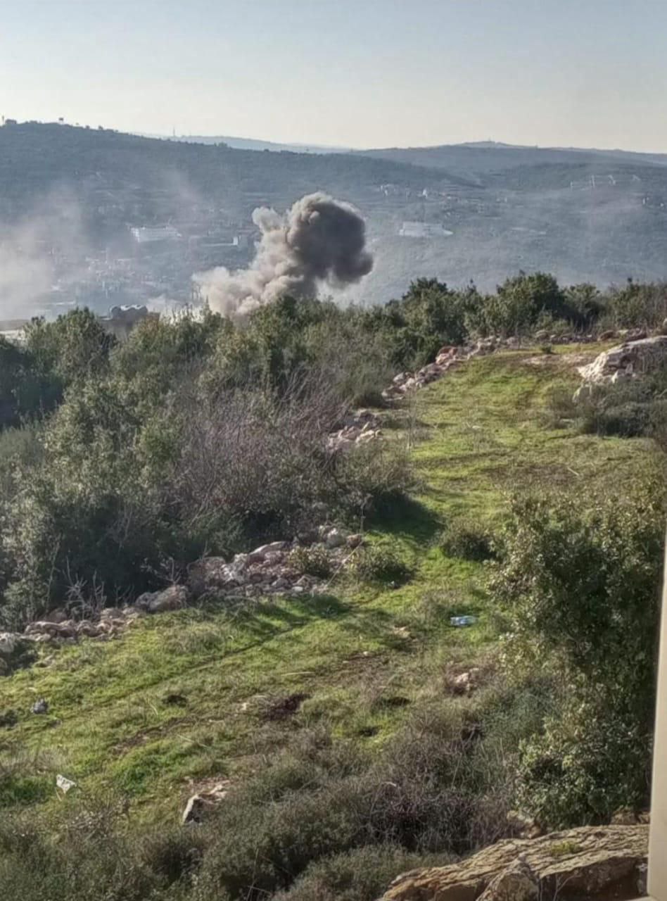 طائرة مسيّرة صهيونية تستهدف بصاروخين محيط مزرعة بين بلدتي بيت…