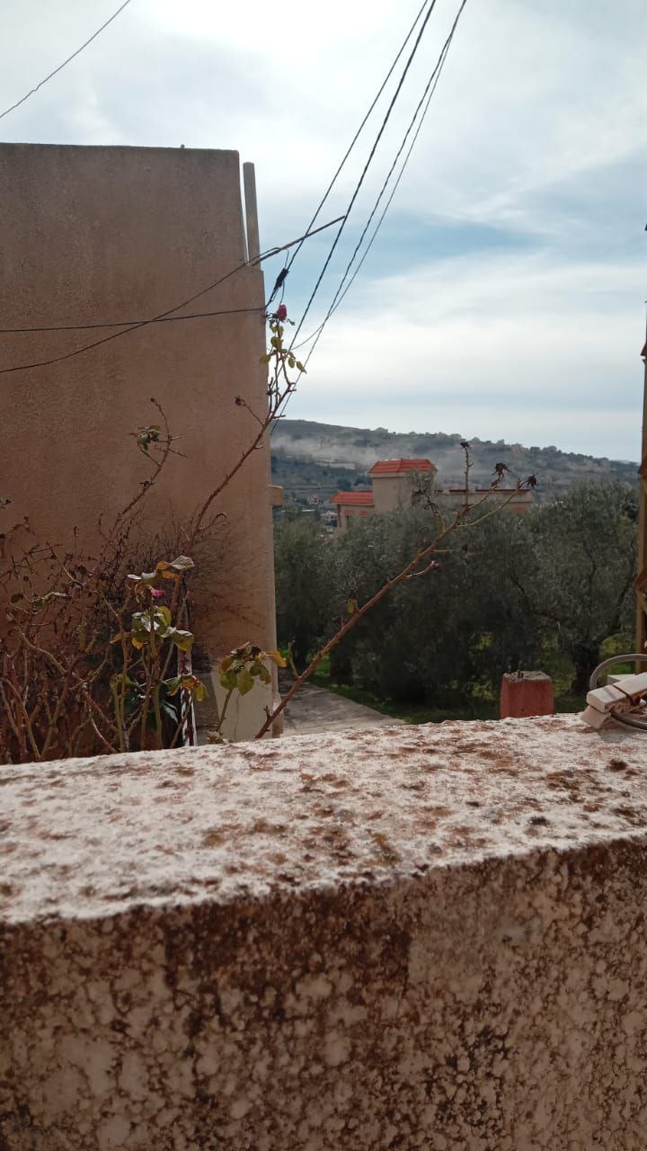 جيش الاحتلال الإسرائيلي يفجر منزلاً بين بلدتي مارون الراس وبنت…