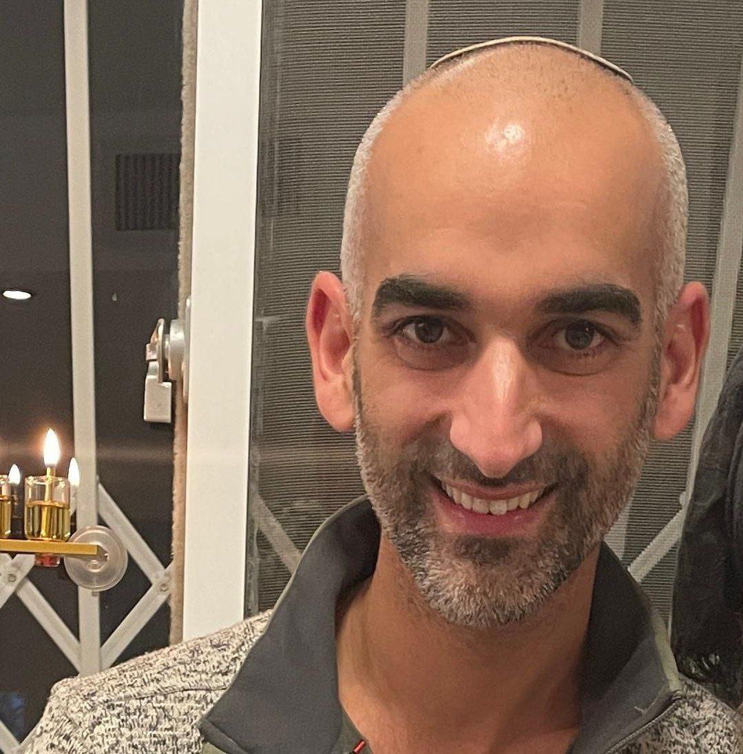 الاحتلال يعلن مقتل الضابط الإسرائيلي “إلعاد يعقوب فنيكلشتاين” محقق في…