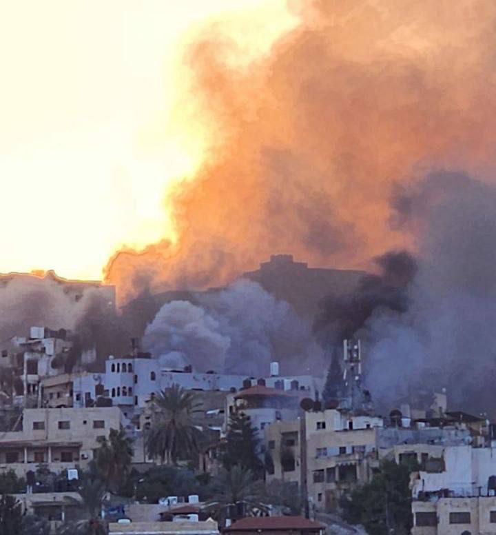 النيران تلتهم المنازل التي أحرقتها أجهزة السلطة في عدبة الغبز…