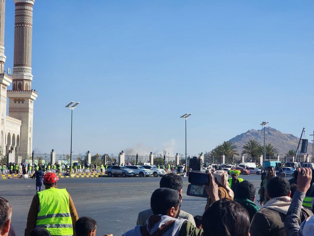 غارات استهدفت مينائي الحديدة ورأس عيسى بمحافظة الحديدة الساحلية على…