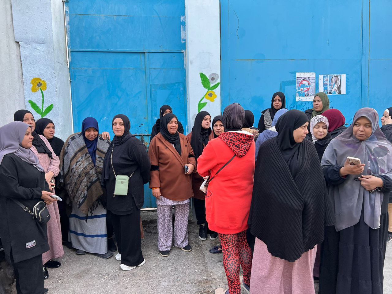 الأهالي يعتصمون مجدداً في مخيم البرج الشمالي للمطالبة بإيجاد بديل…