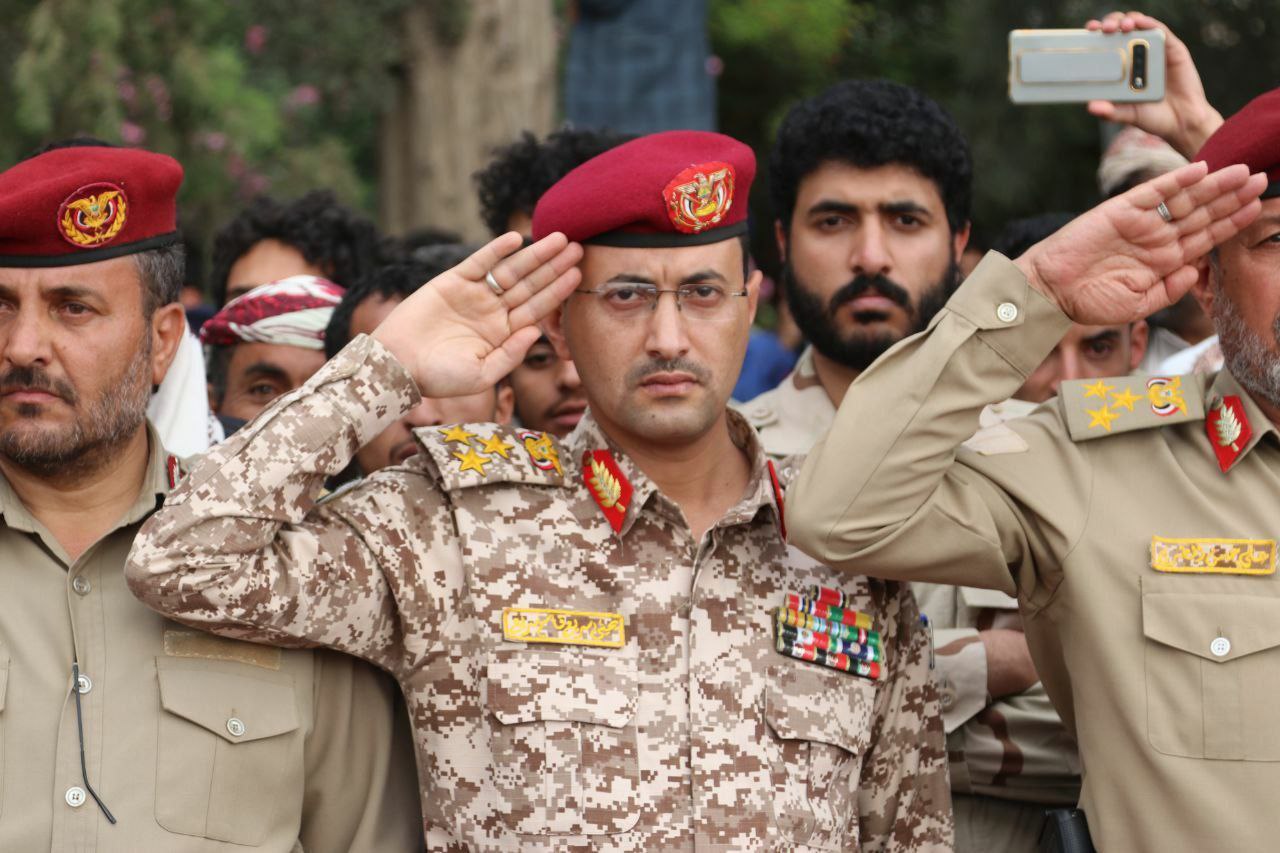 الناطق العسكري باسم القوات المسلحة اليمنية، العميد يحيى سريع:

– الصاروخ…