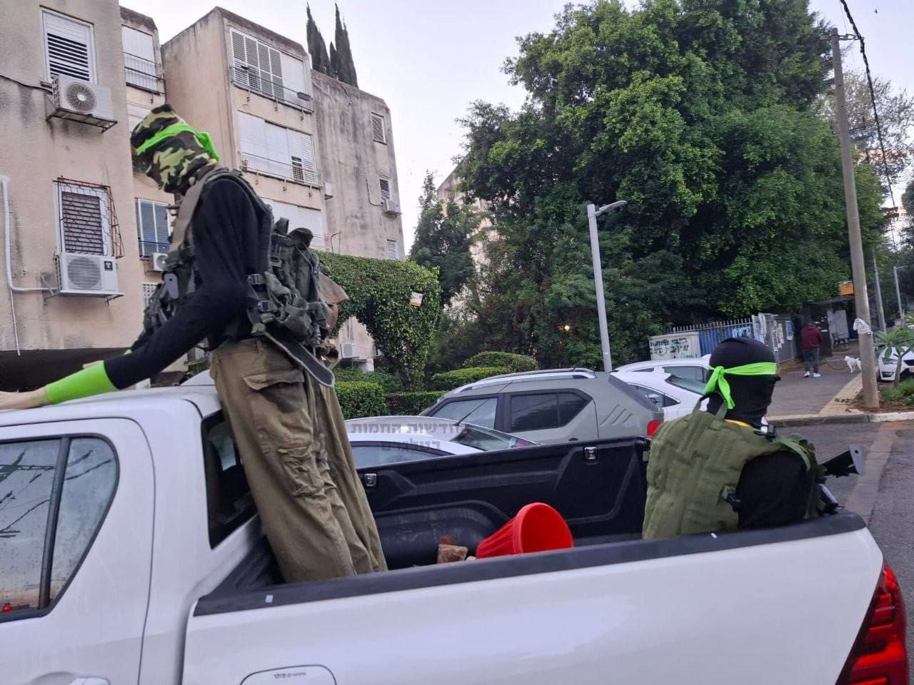 إعلام عبري : شرطة الاحتلال تفتح تحقيقًا بعد وضع مجسمين…