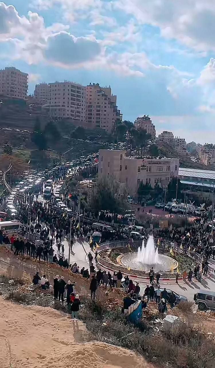 جانب من استقبال حافلات الأسرى الفلسطينيين المحررين بصفقة طوفان الأحرار…